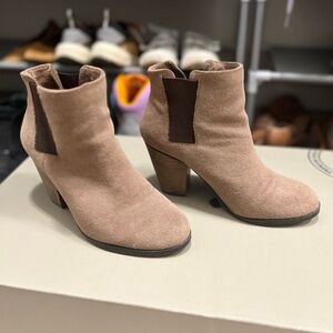 Vince Camuto Suede Ankle Boots – Size 6